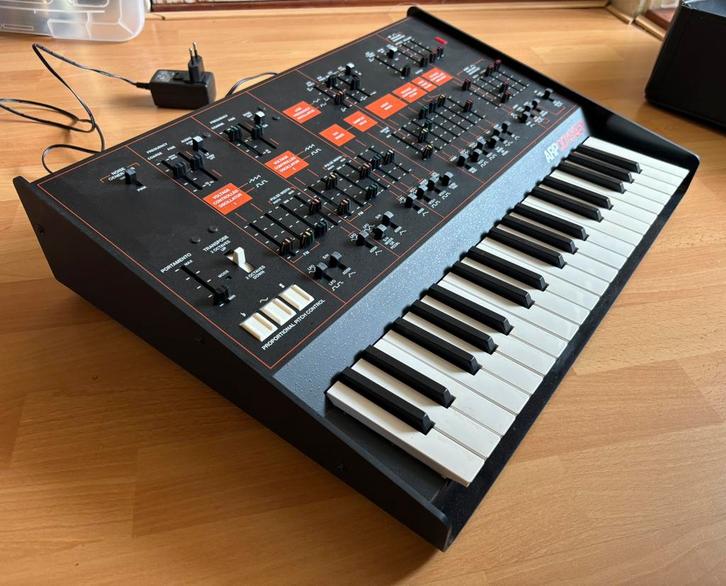 ARP Odyssey (Korg reissue) incl. hoes en adapter als nieuw, Muziek en Instrumenten, Synthesizers, Zo goed als nieuw, Overige aantallen