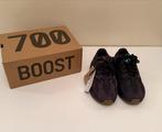 Yeezy Boost 700 V1 Utility Black - Maat 40 (valt kleiner), Ophalen, Zo goed als nieuw, Zwart, Sneakers of Gympen