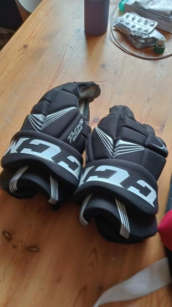 Ccm gloves, Sport en Fitness, IJshockey, Ophalen of Verzenden