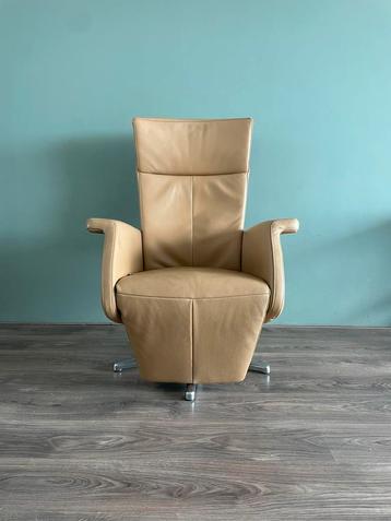 Zeer nette leren relax fauteuil / relax stoel beige beschikbaar voor biedingen