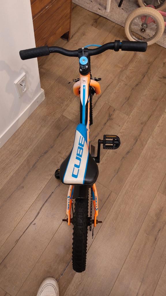 Jongensfiets 16 inch - Cube, Fietsen en Brommers, Fietsen | Jongens, Gebruikt, 16 inch, Handrem, Ophalen