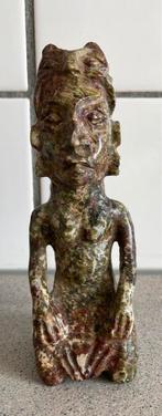 Prachtig beeld speksteen vrouw gehurkt, Antiek en Kunst, Kunst | Beelden en Houtsnijwerken, Ophalen of Verzenden