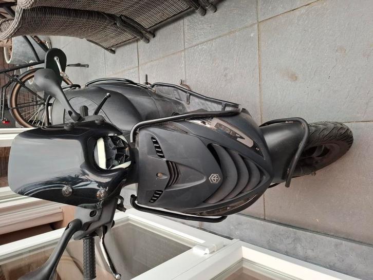 Piaggio zip 2017 bromfiets, Fietsen en Brommers, Scooters | Piaggio, Zo goed als nieuw, Zip, Benzine, Ophalen of Verzenden