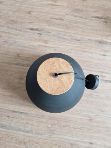 Industriële lamp beschikbaar voor biedingen