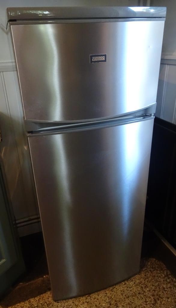 Zanussi ZRT23100XA koelvriescombinatie (RVS), Witgoed en Apparatuur, Koelkasten en IJskasten, Gebruikt, Met aparte vriezer, 200 liter of meer