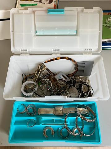Sieraden +koffertje! beschikbaar voor biedingen