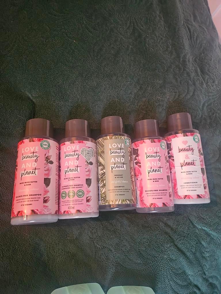 Love Beauty and Planet Shampoo & Conditioner Set, Ophalen of Verzenden, Zo goed als nieuw