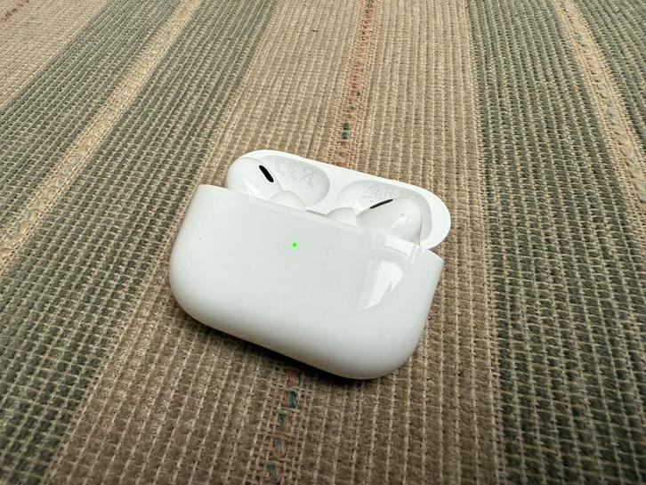 NIEUWSTAAT!! Apple AirPods Pro 2 USB C Case Noise Cancelling, Telecommunicatie, Mobiele telefoons | Oordopjes, Zo goed als nieuw