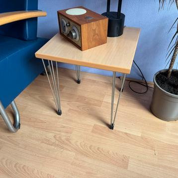 Arne Jacobsen design bijzettafeltje beschikbaar voor biedingen