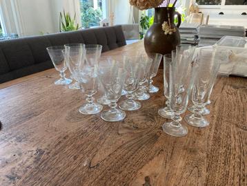Compleet glasservies: Champagne, wijn beschikbaar voor biedingen