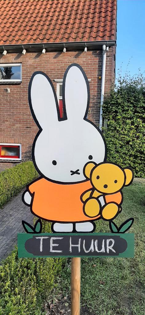 Oranje Geboortebord Nijntje te huur - Kraambord - €10 pw., Kinderen en Baby's, Kraamcadeaus en Geboorteborden, Zo goed als nieuw