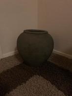 Grote grijz bruine pot/vaas, Huis en Inrichting, Woonaccessoires | Vazen, Steen, Gebruikt, Overige kleuren, 50 tot 75 cm