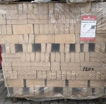2 pallets gevelstenen bloesem beschikbaar voor biedingen