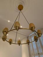 Hanglamp goudkleurig met 8 matglazen gele kelkjes retro, Huis en Inrichting, Lampen | Hanglampen, Ophalen, Gebruikt, 50 tot 75 cm