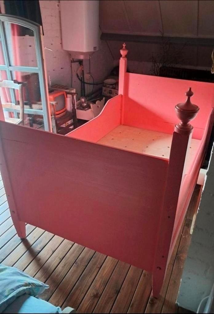 Roze Bed - Romantisch & Uniek!, Huis en Inrichting, Slaapkamer | Bedden, Eenpersoons, Hout, Ophalen