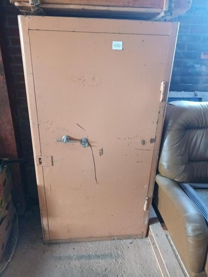 Oude brandkast , kluis , zwart geld kast ,gereedschapskast, Huis en Inrichting, Brandblussers en Brandkasten, Gebruikt, Brandkast