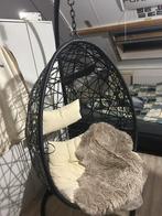 Ei hangstoelen, Ophalen, Zo goed als nieuw