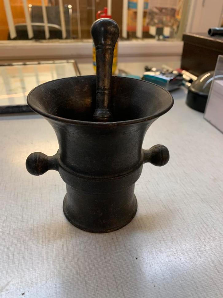 Vijzel schitterende antieke 18e eeuwse bronzen vijzel., Antiek en Kunst, Antiek | Koper en Brons, Ophalen of Verzenden