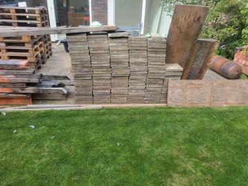 Stoeptegels 30x30 - Gebruikt beschikbaar voor biedingen