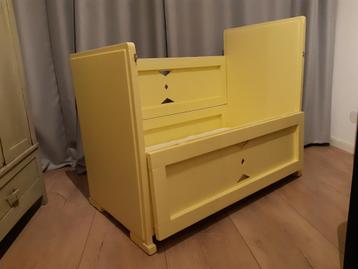 Antiek vintage baby/ peuter bedje beschikbaar voor biedingen