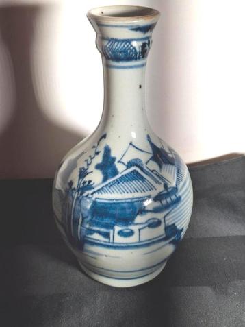 Antieke chinese vaas 19e eeuws.  beschikbaar voor biedingen