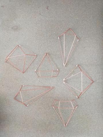 Umbra geometrische figuren koper beschikbaar voor biedingen