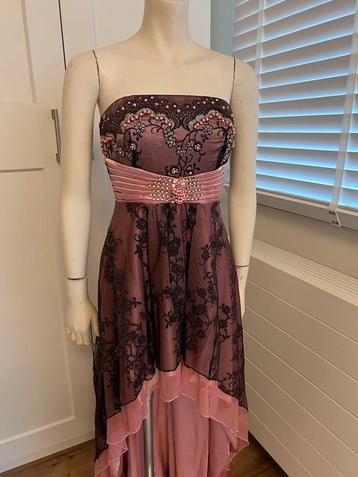 Prachtige strapless jurk beschikbaar voor biedingen