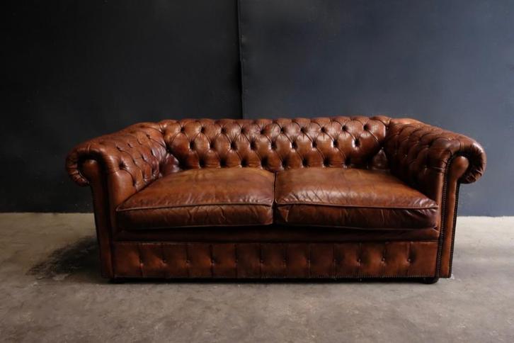 Origineel Engelse Chesterfield bank, Huis en Inrichting, Fauteuils, Zo goed als nieuw, Leer, 125 cm of meer, Minder dan 75 cm