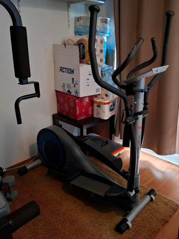 Infiniti crosstrainer 985 beschikbaar voor biedingen