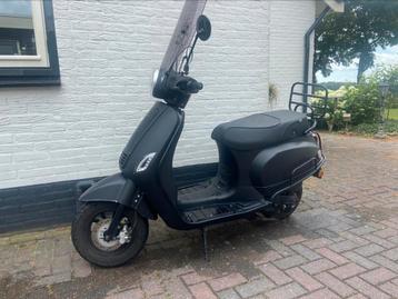 Mat zwarte Agm scooter VX 50 beschikbaar voor biedingen