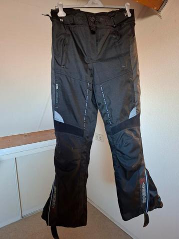 Aangeboden dames motorbroek maat DLXL/40  beschikbaar voor biedingen