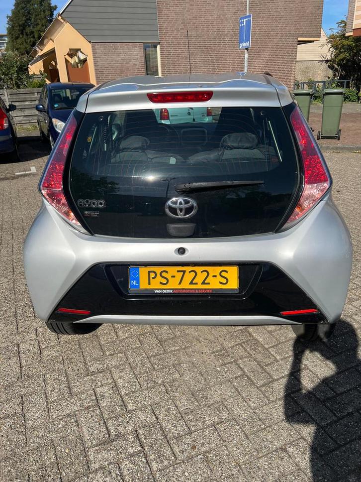 Toyota Aygo 1.0 Vvt-i 69pk 5D X-shift 2017 Grijs, Auto's, Toyota, Particulier, Aygo, Benzine, B, Hatchback, Automaat, Origineel Nederlands