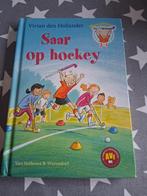 Boek vivian den hollander  - saar op hockey - avi M4, Ophalen of Verzenden, Gelezen, Non-fictie