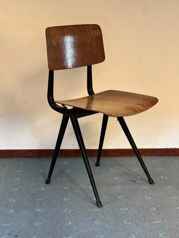 Vintage stoel Ahrend Revolt
