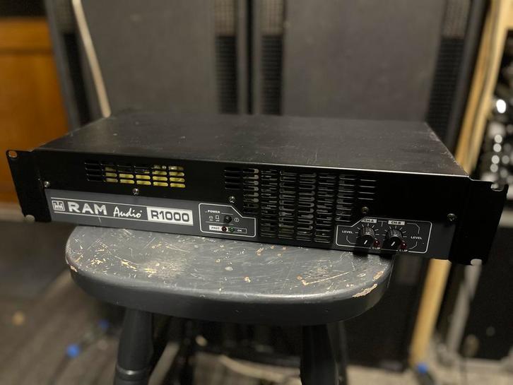 RAM Audio R1000 versterker, Muziek en Instrumenten, Versterkers | Keyboard, Monitor en PA, Zo goed als nieuw, Minder dan 500 watt