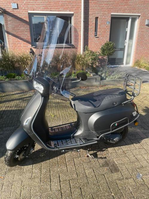 Senzo RivaLux S special matzwart, Fietsen en Brommers, Snorfietsen en Snorscooters, Zo goed als nieuw, Overige merken, Benzine