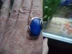 mooie echt zilveren ring met blauwe steen in aparte zetting, Sieraden, Tassen en Uiterlijk, Ringen, 18 tot 19, Blauw, Met edelsteen