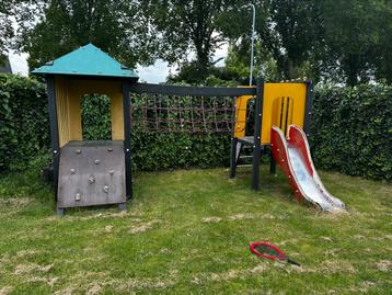 Kunststof Speelhuis Speeltuinkwaliteit met Glijbaan beschikbaar voor biedingen