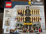 Lego 10211 Grand Emporium, Kinderen en Baby's, Speelgoed | Duplo en Lego, Ophalen of Verzenden, Nieuw, Complete set, Lego