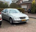 Mercedes-Benz E-Klasse Avantgarde 2.6 E240 AUT 2004 Grijs, Auto's, Mercedes-Benz, Automaat, Achterwielaandrijving, 2597 cc, 1505 kg
