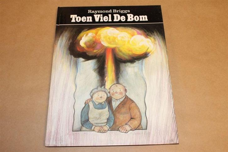 Toen viel de bom - Raymond Briggs, Boeken, Stripboeken, Zo goed als nieuw, Eén stripboek, Ophalen of Verzenden