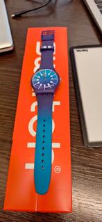 Paars & Blauw Swatch Horloge - Nieuwstaat!, Sieraden, Tassen en Uiterlijk, Horloges | Dames, Kunststof, Polshorloge, Swatch, Kunststof