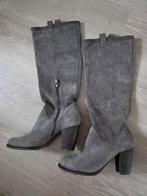 UGG - Hoge Laarzen - Suede/leer -  Grijs - Maat 39.5, Kleding | Dames, Schoenen, Hoge laarzen, UGG, Ophalen of Verzenden, Zo goed als nieuw