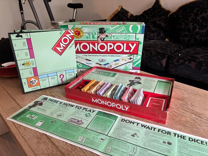 Monopoly Amerika Editie | Engelstalige versie, Hobby en Vrije tijd, Gezelschapsspellen | Bordspellen, Zo goed als nieuw, Een of twee spelers