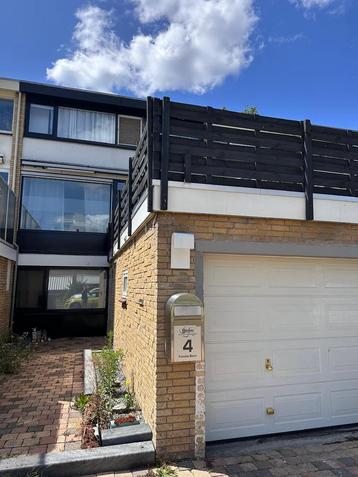 Zeer ruime woning  met grote garage ,125 m2  + garage  beschikbaar voor biedingen