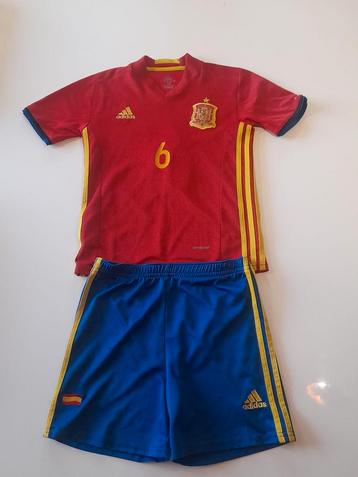 Spaans voetbalpakje met A. Iniesta achterop. Maat 152. beschikbaar voor biedingen
