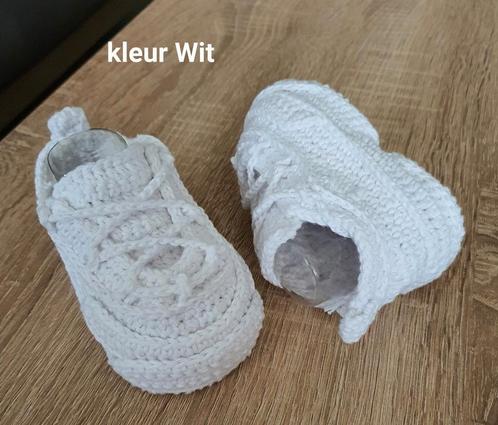 Gehaakte  baby slofjes Fila  nieuw, Kinderen en Baby's, Kraamcadeaus en Geboorteborden, Nieuw, Geboortebord, Ophalen of Verzenden