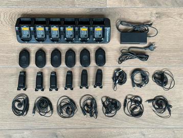 6x Motorola CLP446e met oplaaddock en oortjes beschikbaar voor biedingen