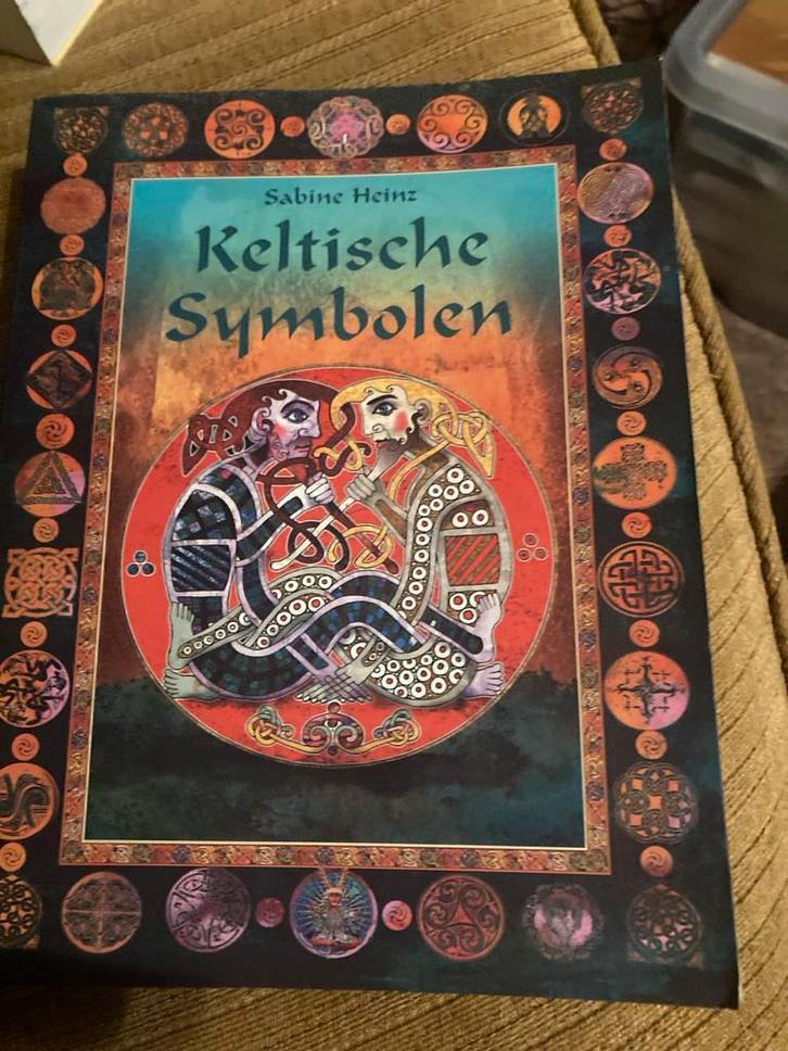 Keltische Symbolen - Sabine Heinz, Boeken, Esoterie en Spiritualiteit, Zo goed als nieuw, Achtergrond en Informatie, Overige onderwerpen