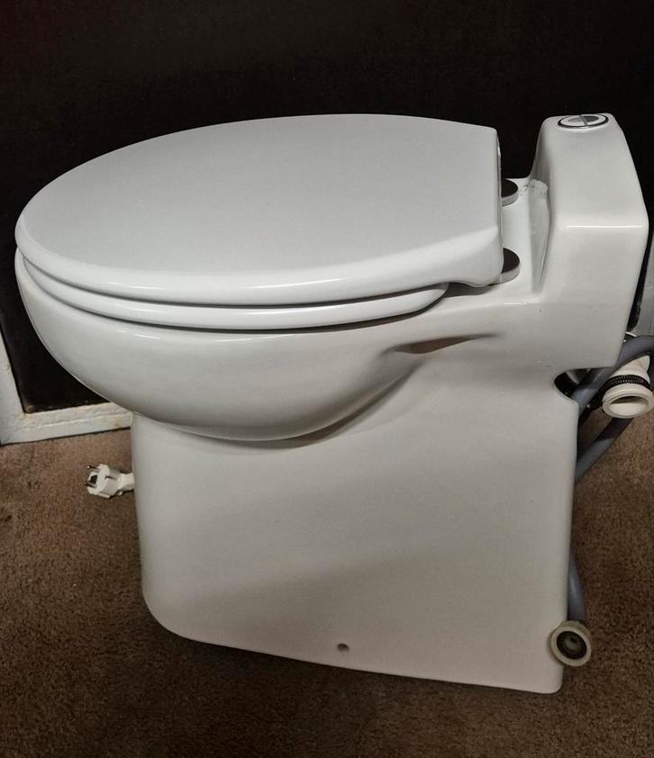 SFA Sanibroyeur wc 48 sanicompact toilet, Doe-het-zelf en Verbouw, Sanitair, Zo goed als nieuw, Toilet, Ophalen